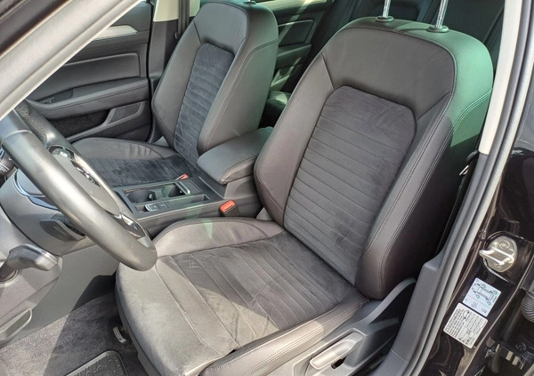 Volkswagen Passat cena 79900 przebieg: 102858, rok produkcji 2017 z Wolbórz małe 466